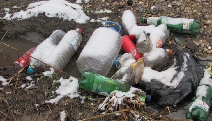 По булевард “Тутракан“ около опашката с чакащи тирове има спешна нужда от дезинфекция