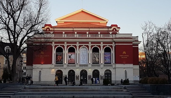 Той има 30-годишна активна творческа дейност като първи тенор на Русенската опера Той има 30-годишна активна творческа дейност като първи тенор на Русенската опера