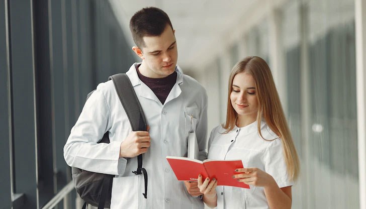 През учебната 2021/22 г. над 8% от всички студенти у нас са от чужбина През учебната 2021/22 г. над 8% от всички студенти у нас са от чужбина