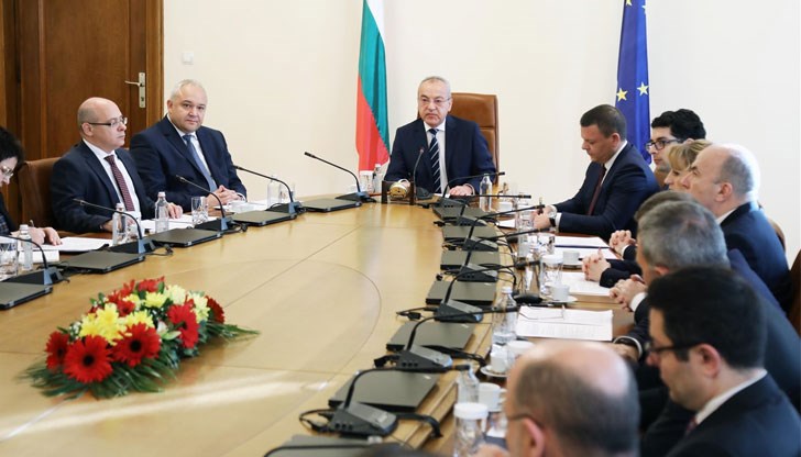 Темата за войната в Украйна бе пропусната почти напълно, не бяха спестени критики към парламента и "наследството" Темата за войната в Украйна бе пропусната почти напълно, не бяха спестени критики към парламента и "наследството"