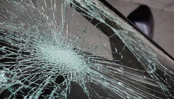 Кражбата е извършена след взлом на стъклото на автомобила