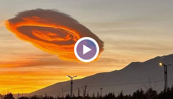 Явлението е останало в небето в продължение на час