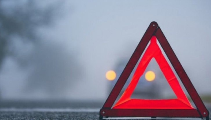 Ударили са се три коли в платното в посока Пловдив, има ранени Ударили са се три коли в платното в посока Пловдив, има ранени