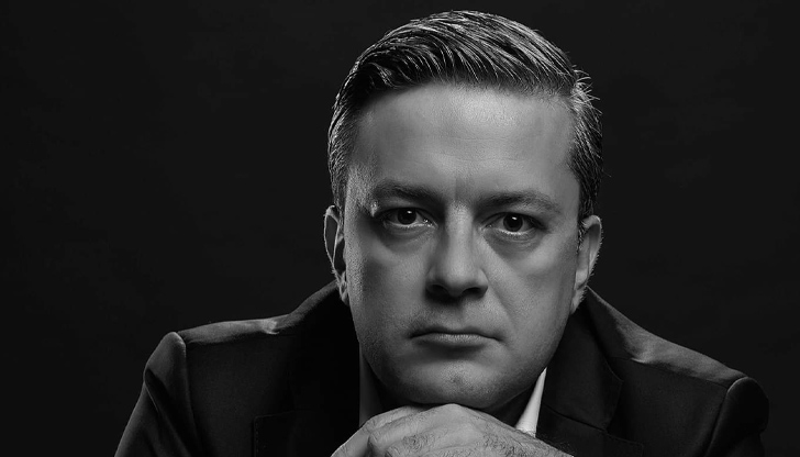 Със статус в профила си във Фейсбук Тома Биков се