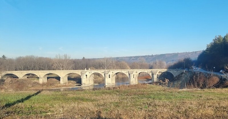 Ритуалното хвърляне на кръста във водите на река Янтра ще