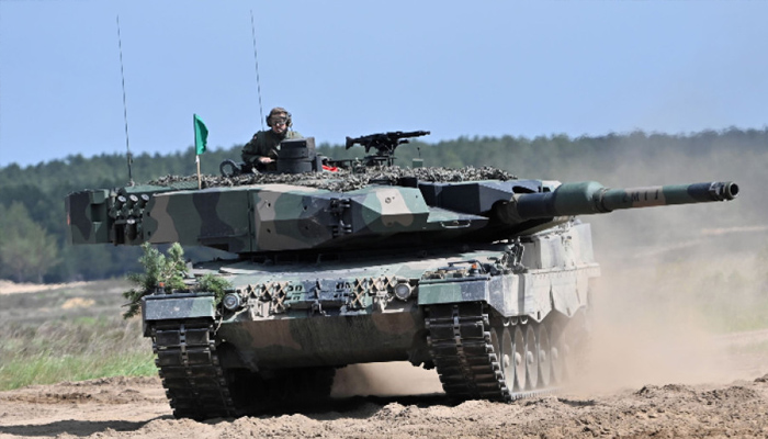 Британският историк и политически анализатор Тимоти Гартън Аш посочва, че