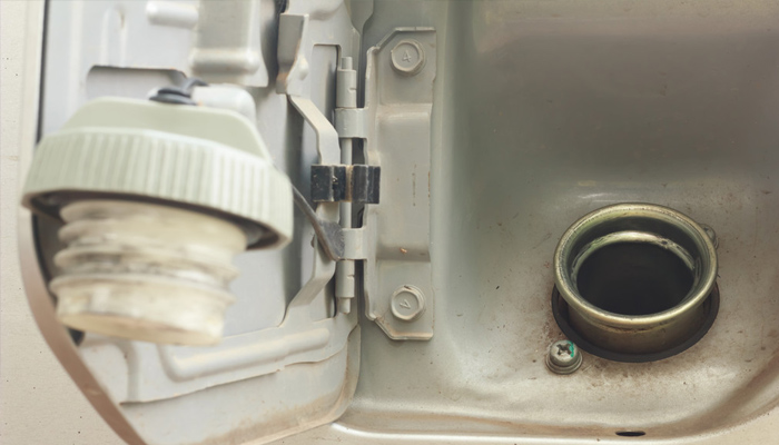 Кражбата на нафта е станала след взломяване на капачките на