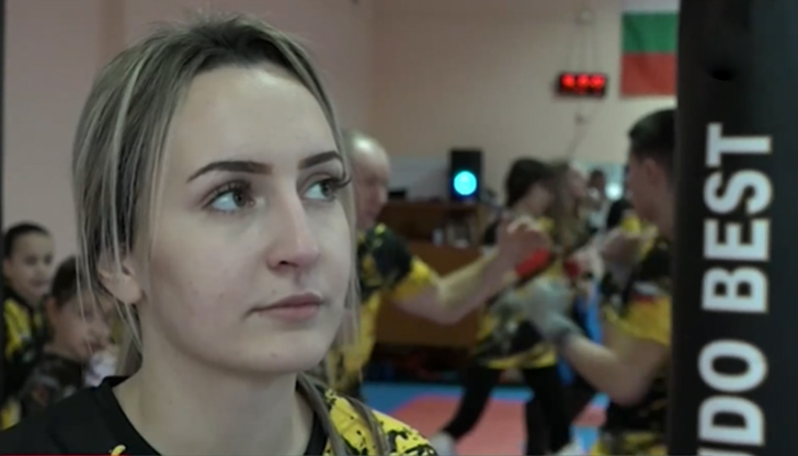 Мартина Палазова се отличава не само с красота, но и