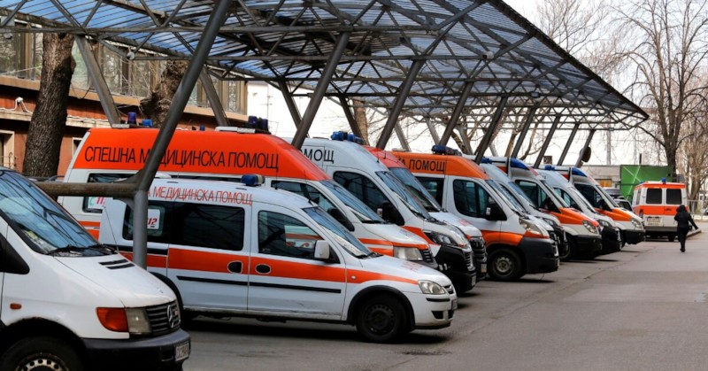 Според свидетеля на инцидента Станислав Костов, линейката се е забавила
