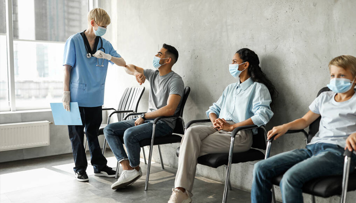 Маските в аптеки, оптики, здравни заведения и в градския транспорт