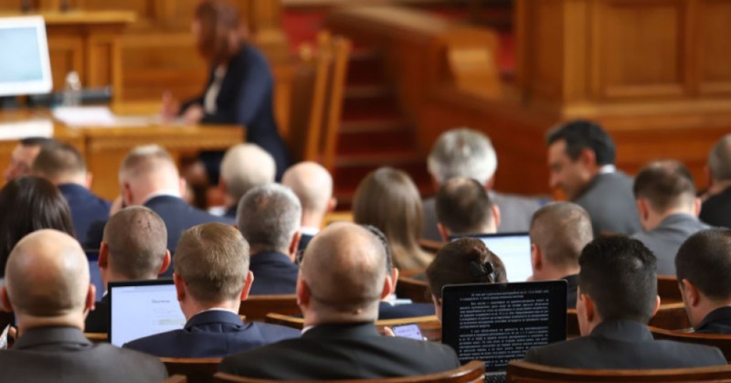 Как гласуваха депутатите от различните партииС 67 За“, 4 гласа