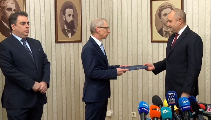 Румен Радев пита могат ли да се договорят с ГЕРБ