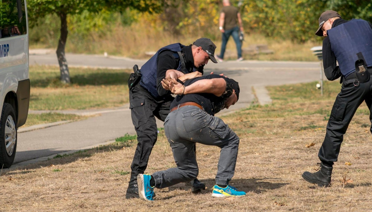 Задържаният е 40-годишен и е с отнета шофьорска книжкаПолицейска гонка