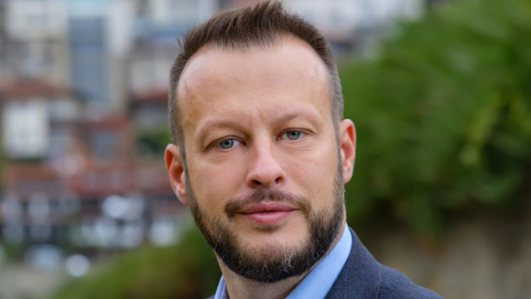 Тъжно е, когато жени са жертва на хора, които политиката