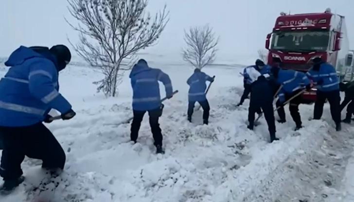 Лошото време в Румъния създаде транспортен хаосВ Румъния обилни снеговалежи