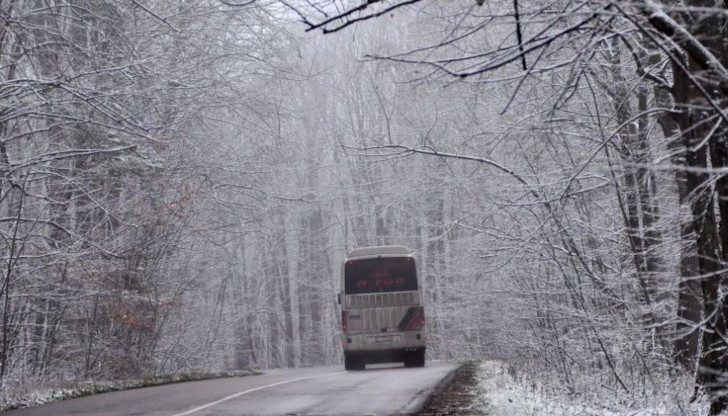 На места се образува снежна покривка до 30 - 35
