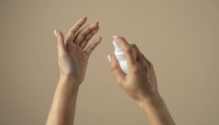 При лабораторни тестове е установено, че спреят убива 99,99 %