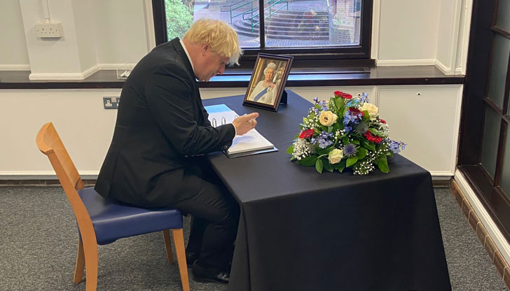 Експремиерът на Великобритания вече е подписал договор с издателската къща