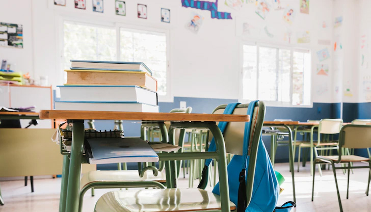 Какви действия предприема властта, за да избегне закриването на институции,