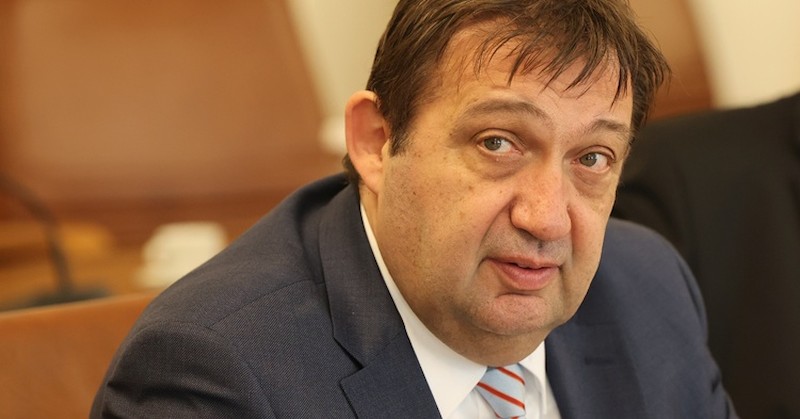 Дебатите в парламентарната комисия продължиха три часаСлед дебат, продължил три