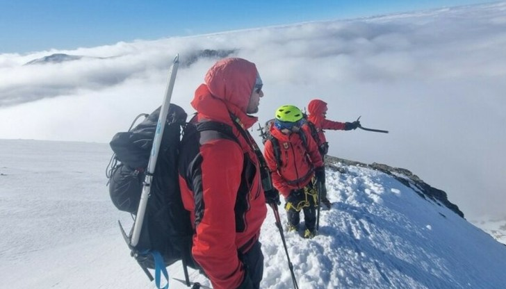 Въпреки опасната обстановка, по последна информация хеликоптерът ще излети от