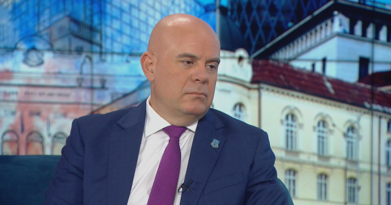 Според него механизмът за разследване на главния прокурор противоречи на