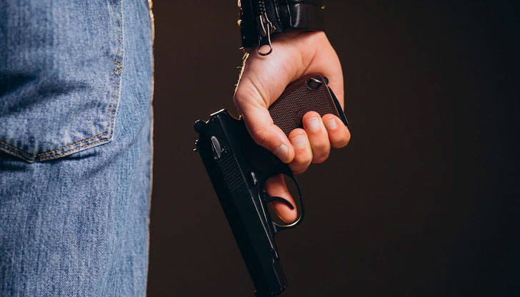 Стрелбата е станала минути след полунощ35-годишен мъж е прострелян в