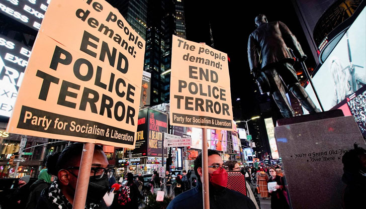 В Ню Йорк се стигна и до сблъсъциВисоко напрежение в