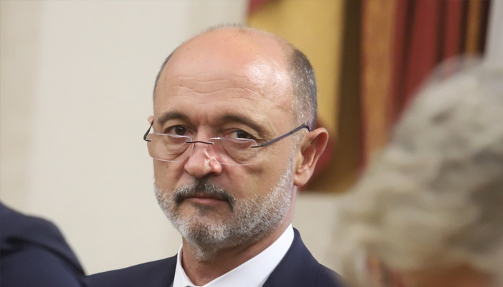 Не е обсъждано повишаване на таксата за медицински прегледи, каза