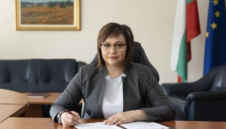 Това обяви Нинова, след като получи папката за съставяне на