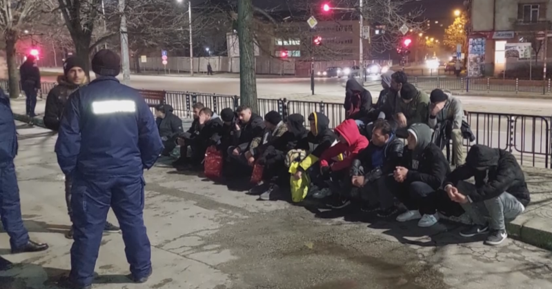 Мъжете от Египет и Сирия са пътували с автобус за