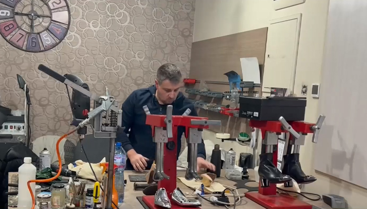 Сред изчезващите професии са тази на ключаря и обущаря -