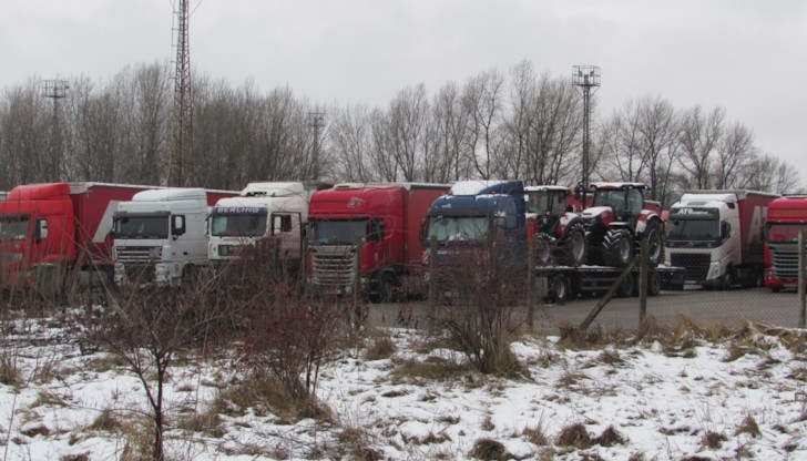 Двата паркинга са с капацитет от около 350 ТИР-аИзградените ТИРпаркинги