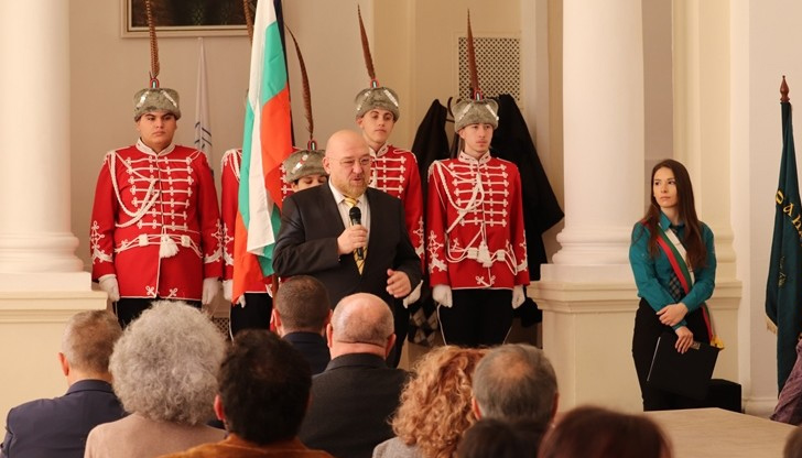 В тържествената програма участваха децата от 13-и гвардейски ученически отряд