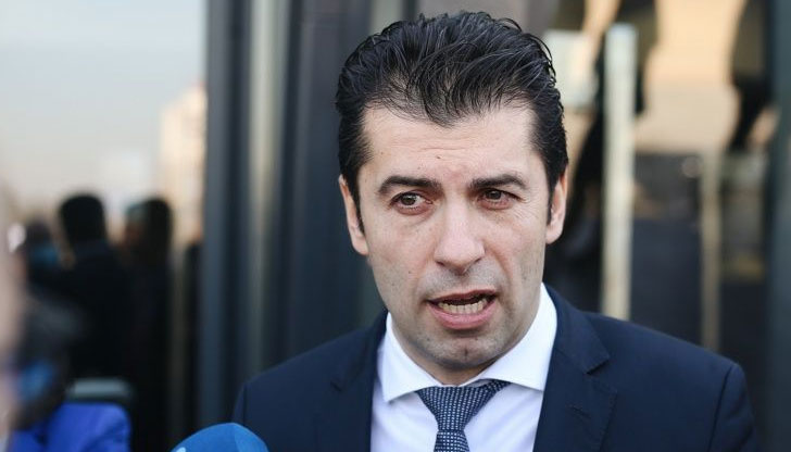 Според него Продължаваме промяната“ се е обединила зад Лена БориславоваСложихме