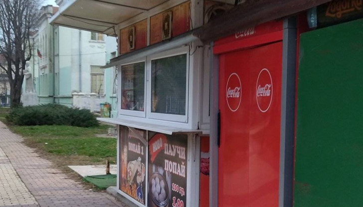 За неработещ от година павилион за дюнери алармира потребител на