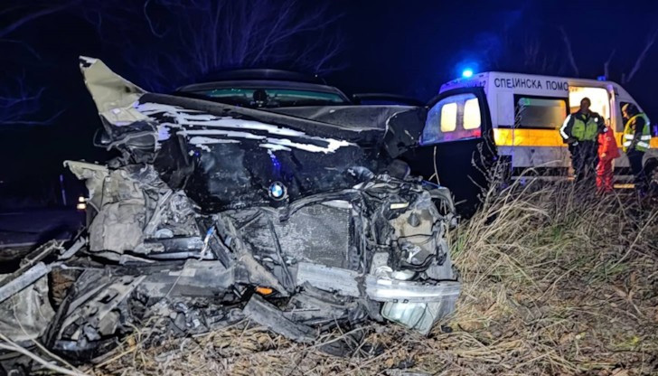 Единият от автомобилите е бил с неработещ фар и това