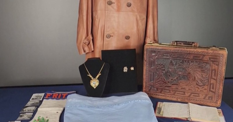 Сред вещите са тефтер с адреси и телефониПовече от 40