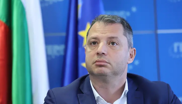 Държавата върви надолу. Хаосът в държавата е от две годиниТакава