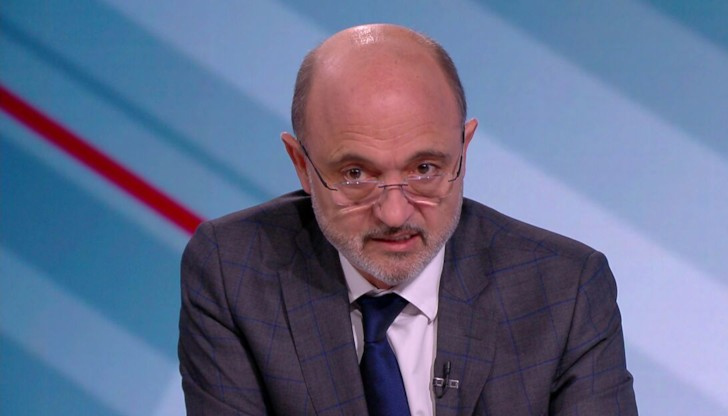Здравният министър добави, че държавата е готова да участва и