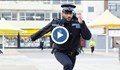 Полицай настигна с бягане крадци, опитващи да се измъкнат с ван