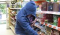 Русенец открадна топка за масаж и кутия с бонбони от магазин