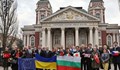 С обща снимка пред Народния театър в София посланици изразиха солидарност с Украйна