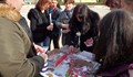 Ученици от Ценово продават мартеници в помощ на пострадалите от земетресенията в Турция