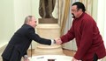 Владимир Путин награди Стивън Сегал с орден "Дружба"