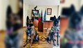 Две от кучетата спасители, открили оцелели в Турция, получиха медали за храброст