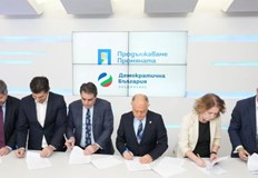 Кирил Петков Христо Иванов и Ицо Хазарта водят листите в