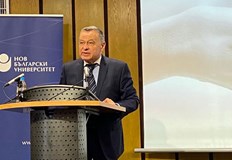 Русия провежда своя империалистическа политика по завземане на територии на