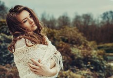 Естрогенът е важен хормон който регулира репродуктивната системаЖенското тяло се