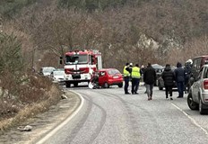 В едната кола пътували майка с двете ѝ децаТежка катастрофа